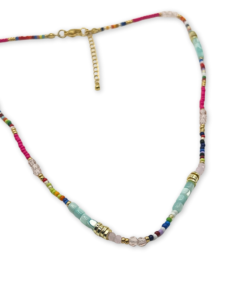 Veelkleurige kettng met kralen