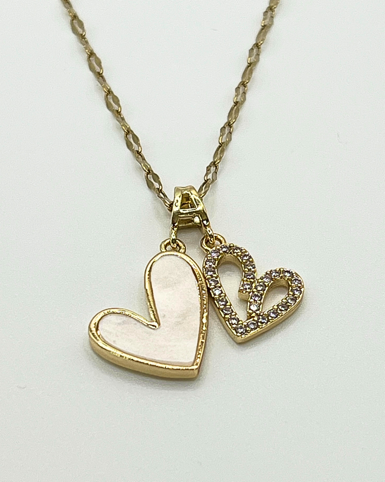 Goudkleurige ketting met twee harten hangers