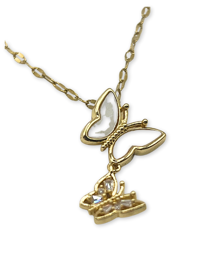 Goudkleurige roestvrijstalen ketting met twee vlinders in wit emaille en kleine strasssteentjes