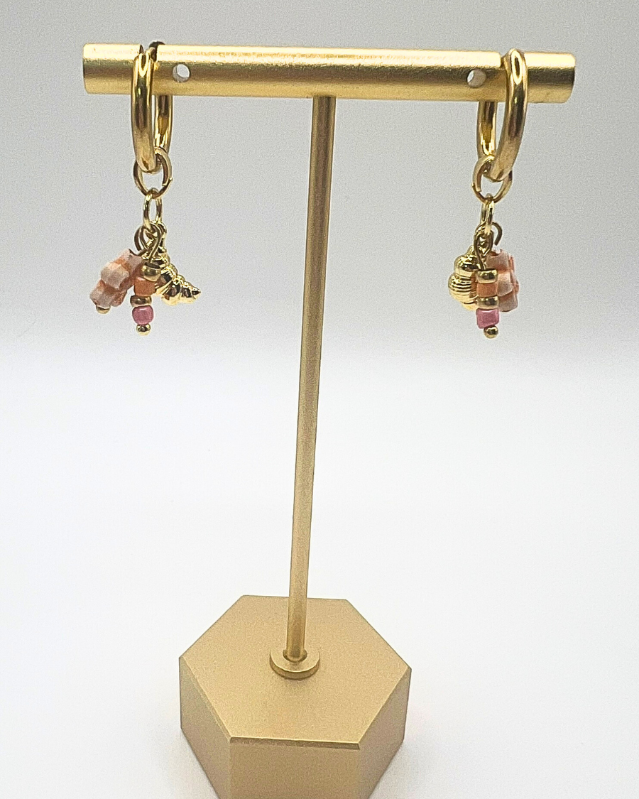 Schattige oorringen met croissantje en bloemetje