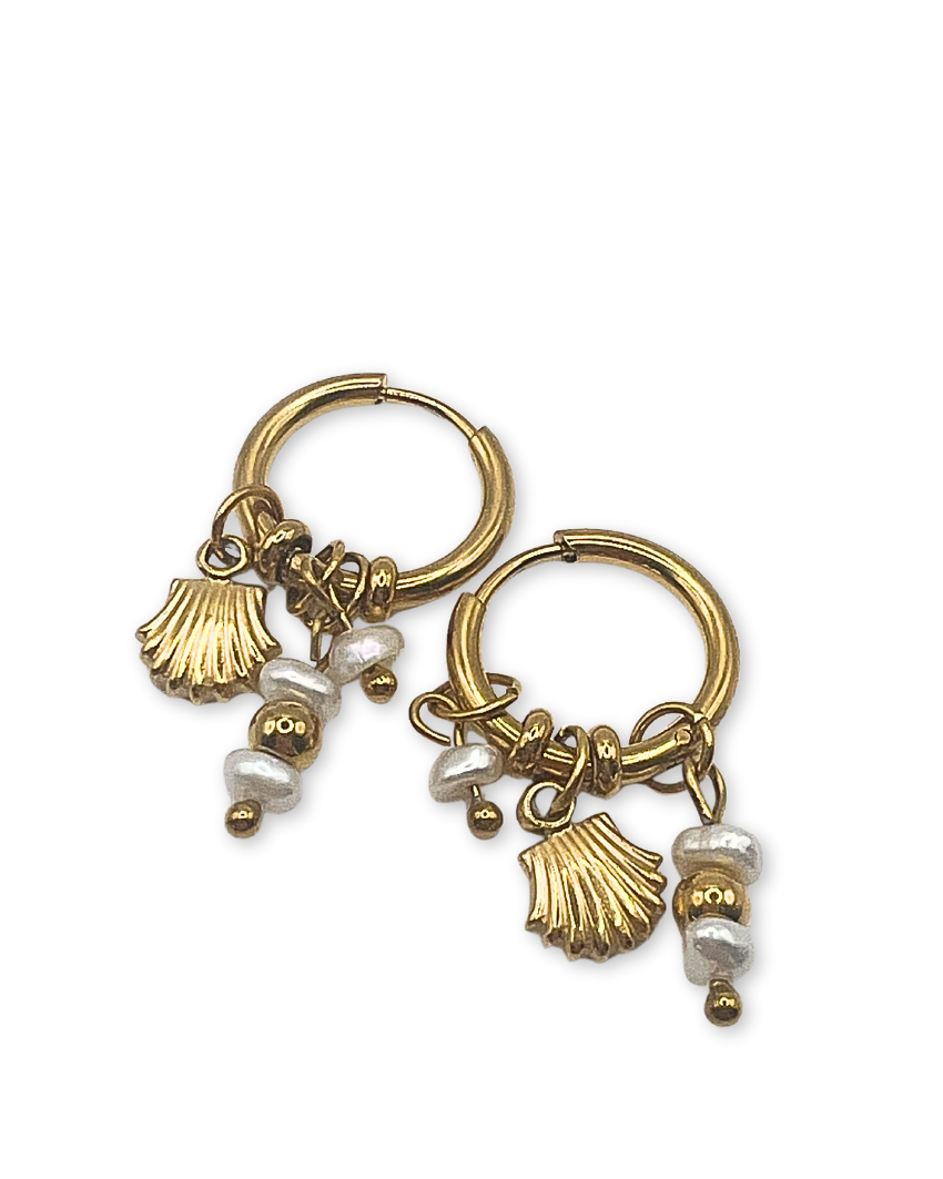Roestvrijstalen goudkleurige oorringen met drie bedels