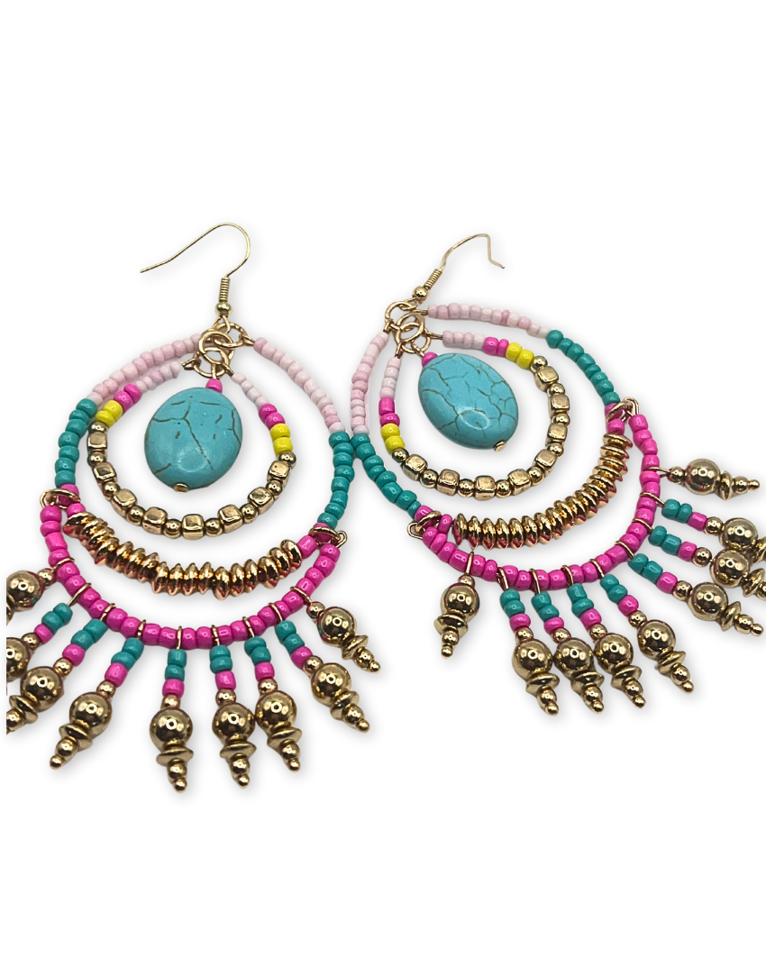 Oorbellen ovaal bohostijl goud, roze en blauw