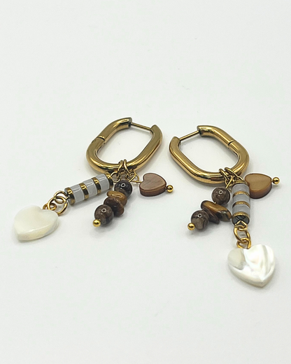 Ovaalvormige oorbellen met hartdetails en natuurtinten kralen