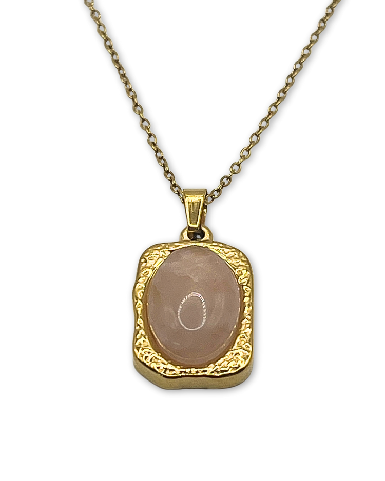 Goudkleurige roestvrijstalen ketting met roze bedel van bergkristal