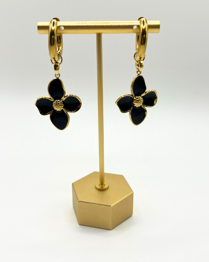 Goudkleurige oorringen met bloemen in zwart en goud