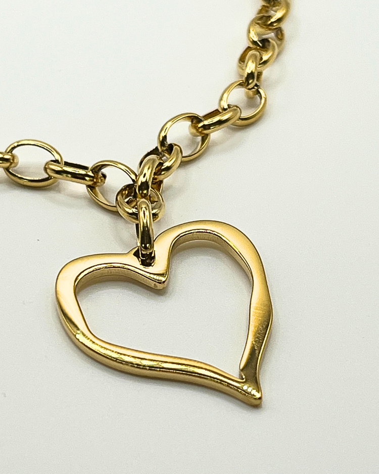 Goudkleurige schakelketting met grote harthanger