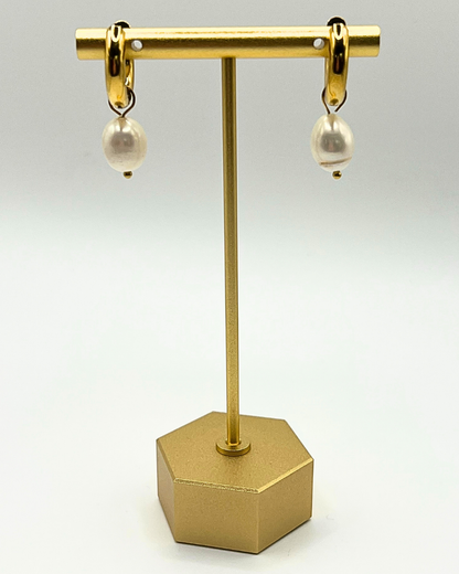 Gouden oorringen met zoetwater parels