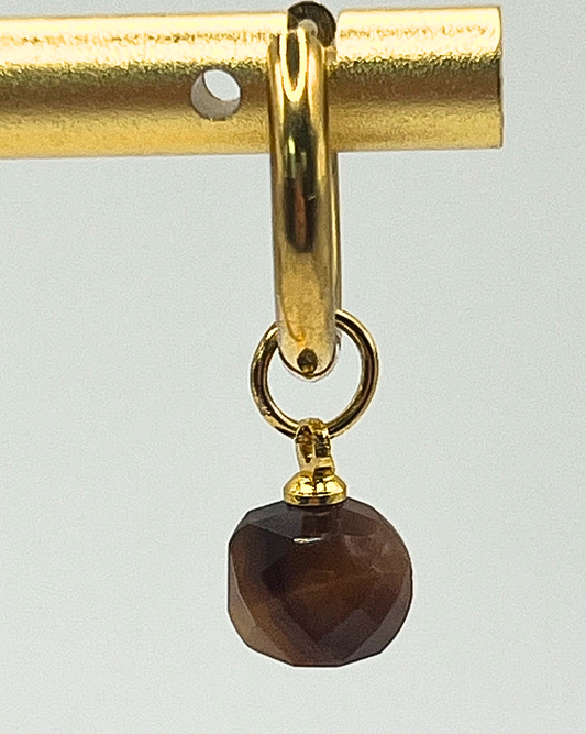 Goudkleurige oorringen met cognac kleurige natuursteen