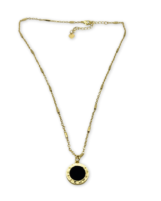 Goudkleurige ketting met zwart gouden ronde hanger