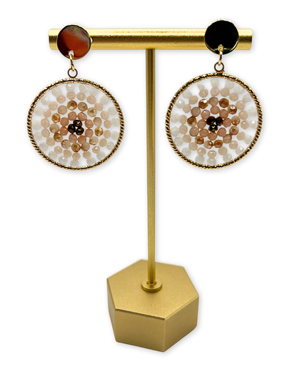 Boho oorbellen rond met witte en beige kraaltjes