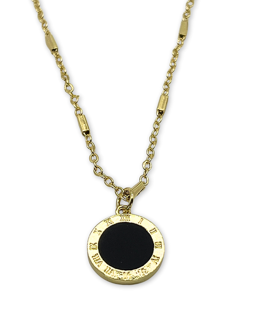 Goudkleurige ketting met zwart gouden ronde hanger