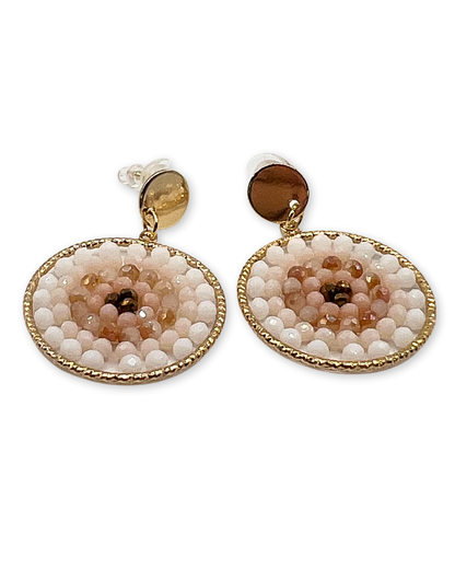 Boho oorbellen rond met witte en beige kraaltjes