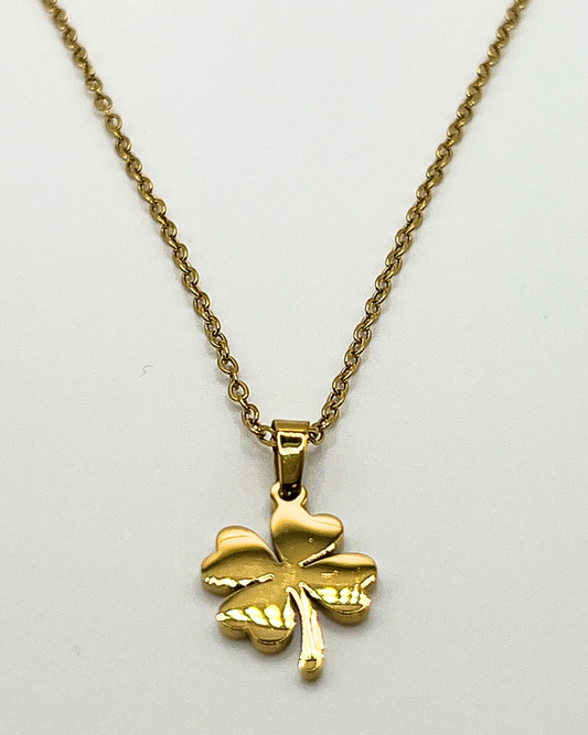 Goudkleurige ketting met klavertje vier hanger