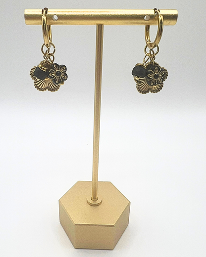 Goud- en zwartkleurige midnight bloom oorbellen