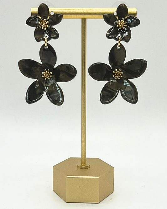 Double Bloom oorhangers in taupe met goudkleurige details