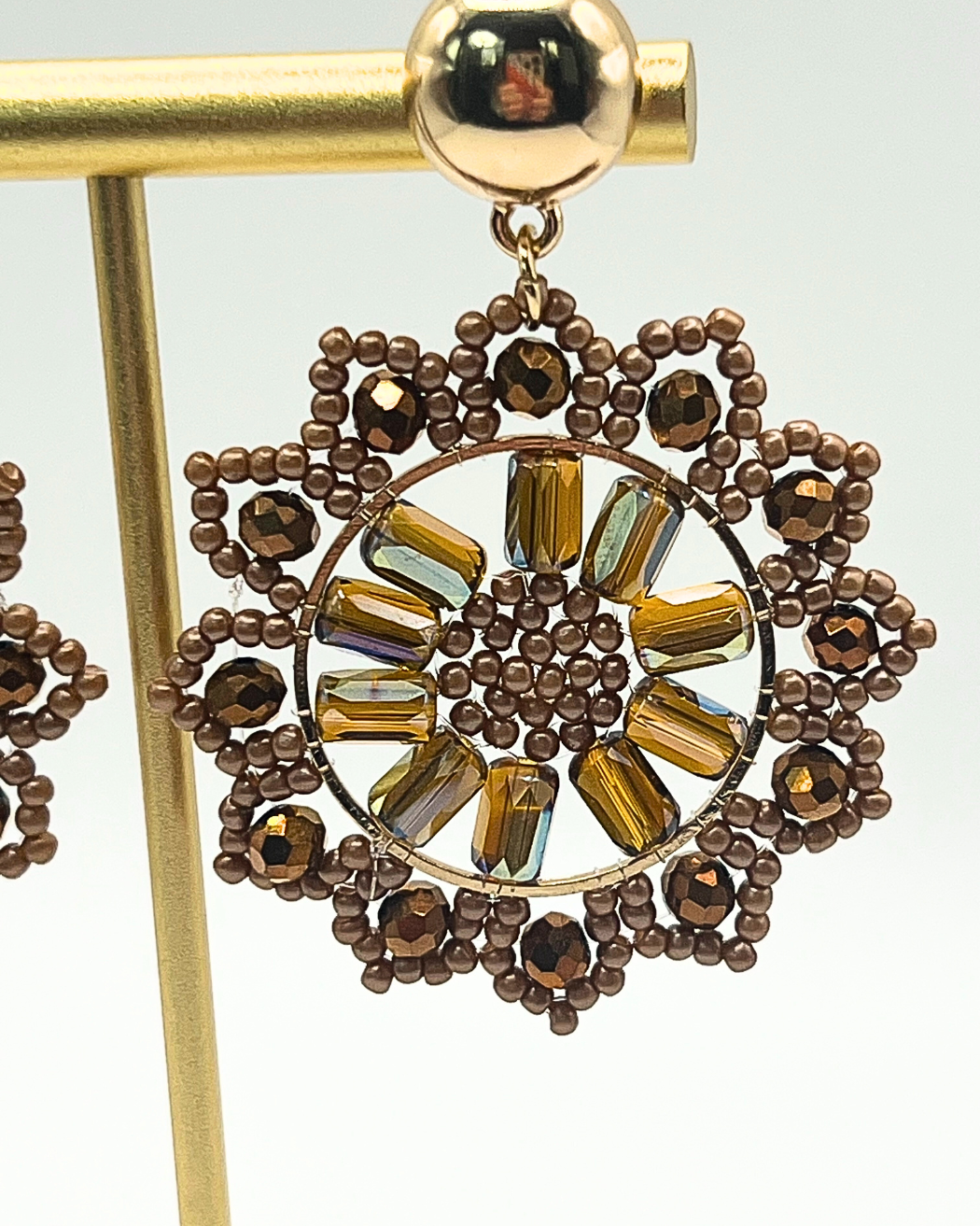 Mandala oorbellen van kralen in diverse bronstinten