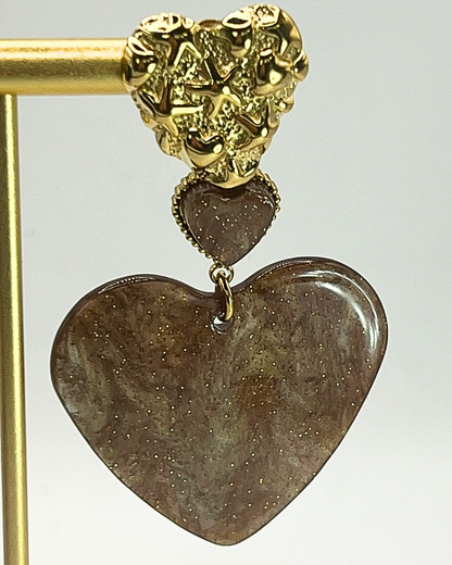 Bruine en gouden hartoorbellen
