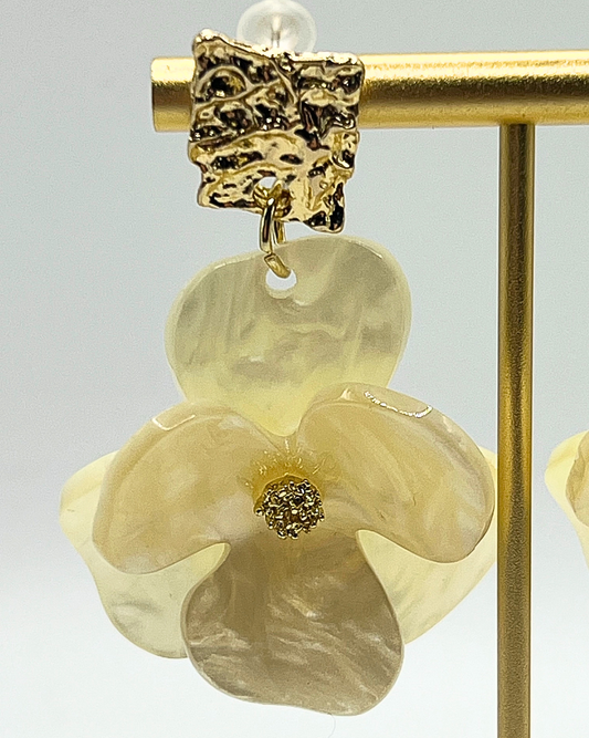 Prachtige parelmoer bloemoorbellen