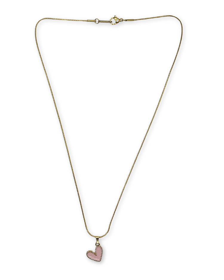 Goudkleurige ketting met roze hartjes bedel
