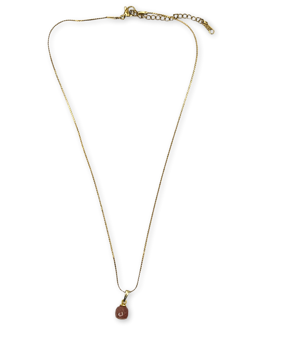 Goudkleurige ketting met aardbei kristal hanger in oud roze kleur