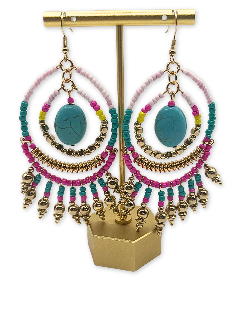 Oorbellen ovaal bohostijl goud, roze en blauw
