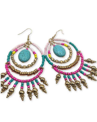 Oorbellen ovaal bohostijl goud, roze en blauw