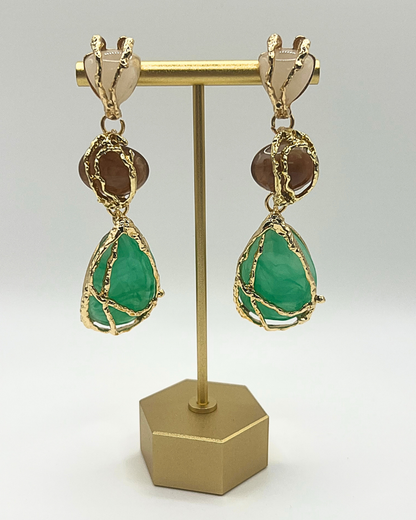 Oorhangers met groene en bruine steen