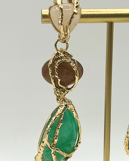 Oorhangers met groene en bruine steen