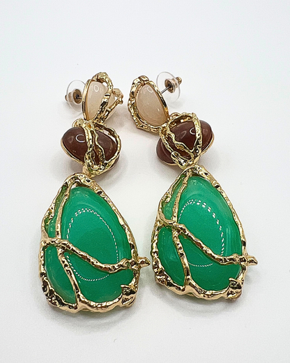Oorhangers met groene en bruine steen